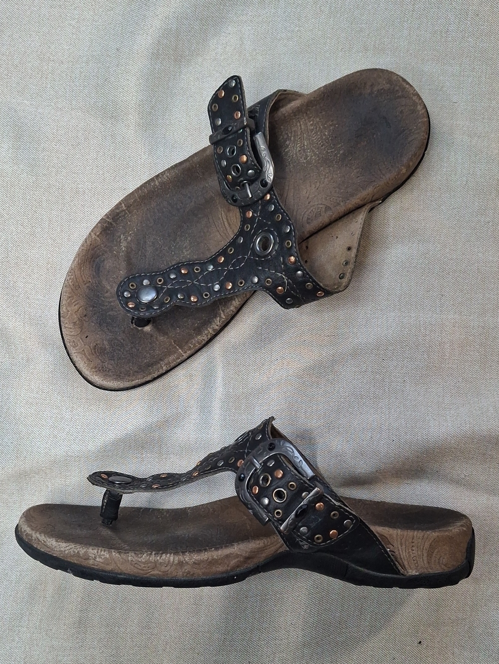 Taos Siren Leather Studded Thong Sandals Black US 6 EU 37